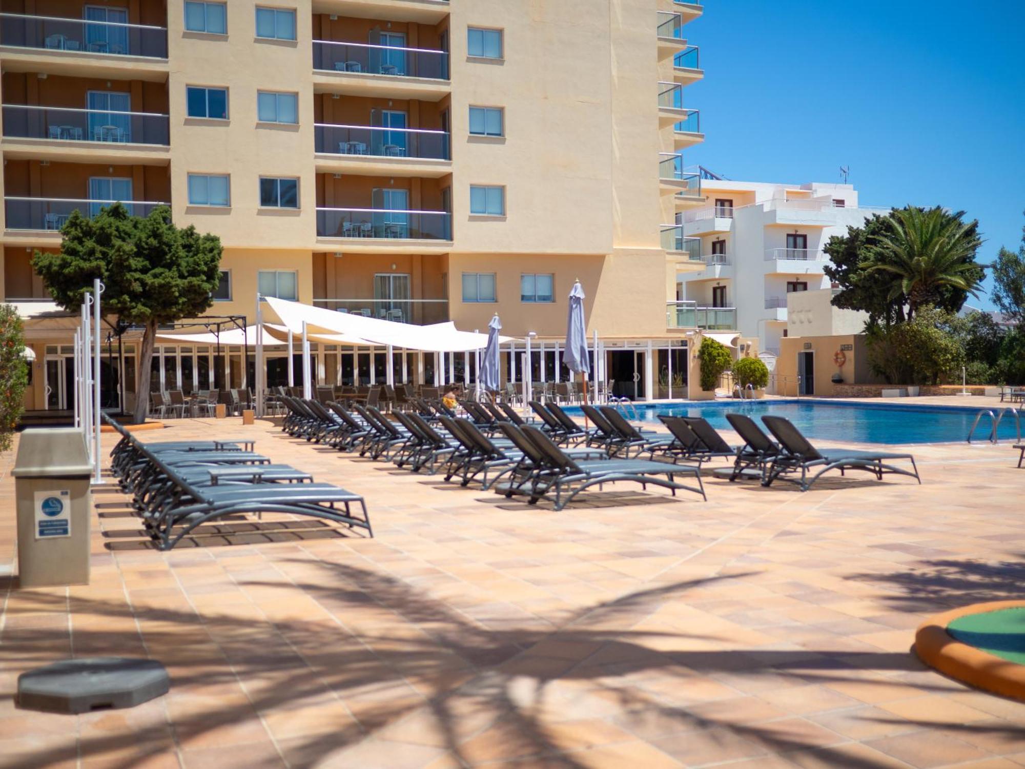 Aparthotel Moon Dreams Atlantic Es Canar  Exterior photo